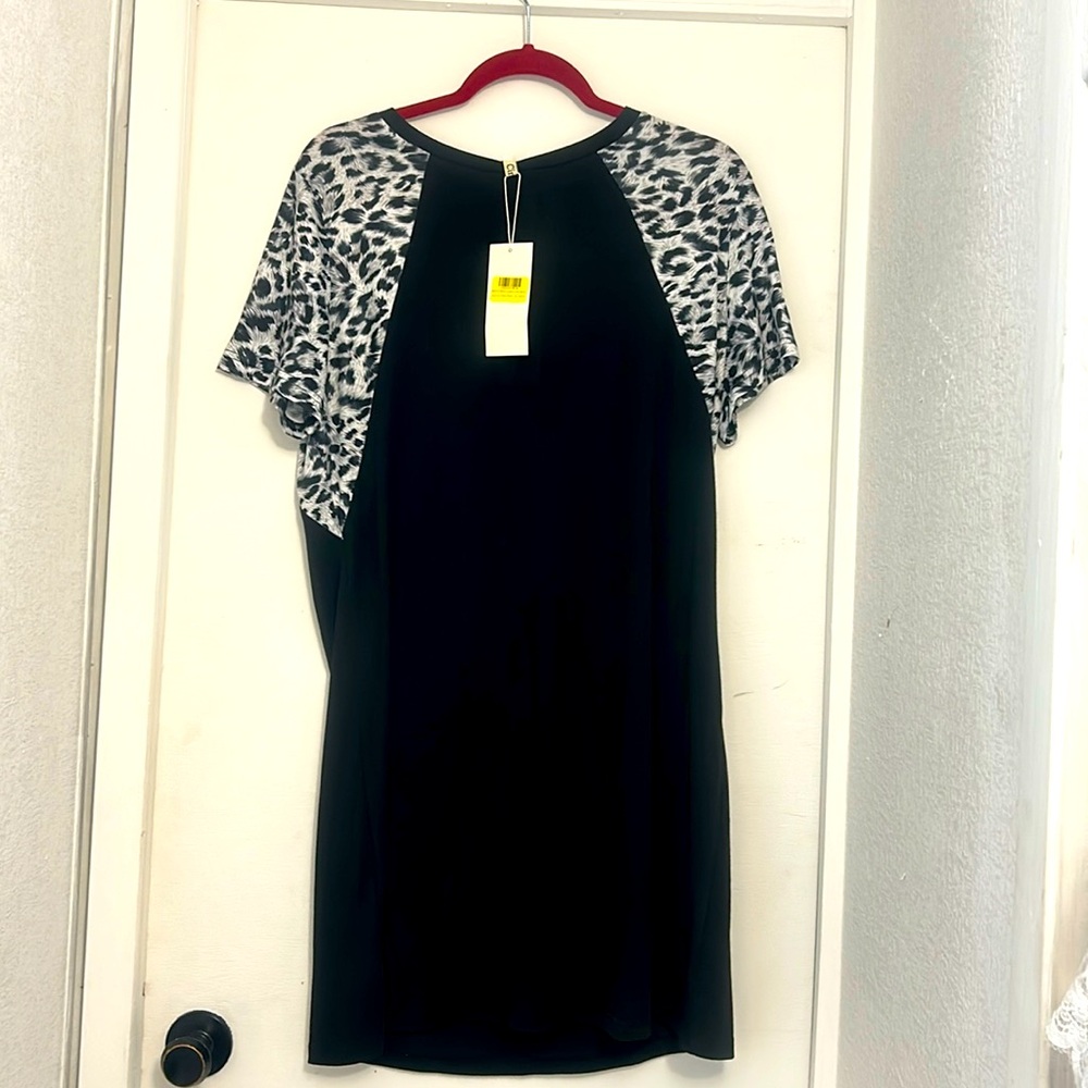 T-shirt dress cat print on sleeves